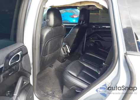 2017 Porsche Cayenne Platinum Edition z USA, uszkodzony, nr VIN WP1AA2A28HKA84614